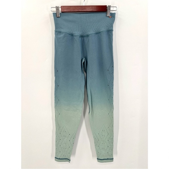 PINK by Victoria's Secret Ombre Blue Teal Eyelet Athletic Leggings Size S - Picture 1 of 11